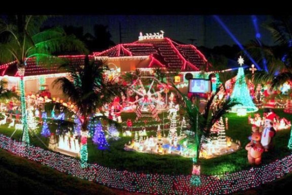 a cake made to look like a christmas tree